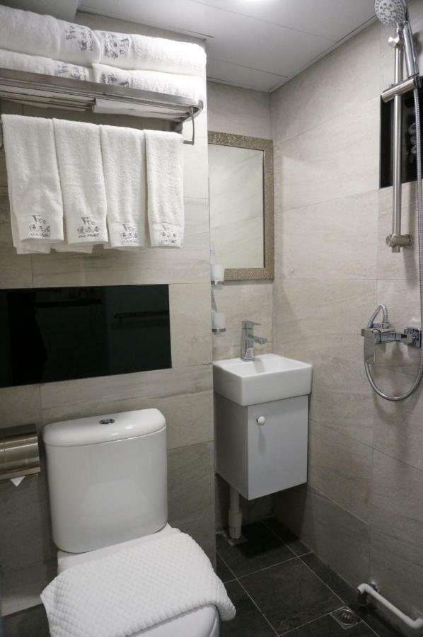 Vve Vve Hotel Гонконг Экстерьер фото